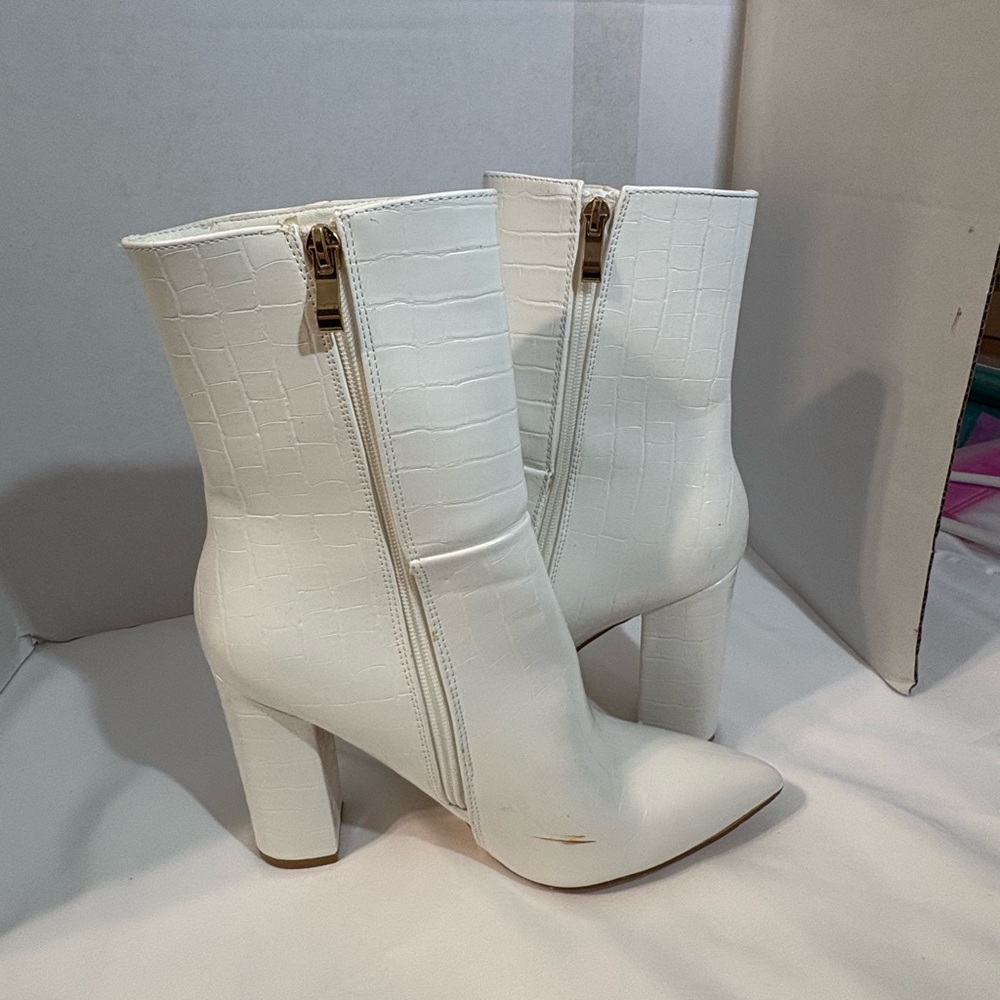 White Croc-Embossed Pointed Toe Block Heel Boots Women size 10 block heel - Picture 4 of 9